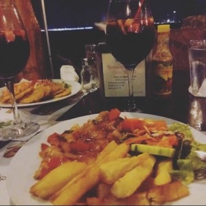 Camarones con salsa ranchera y yuca