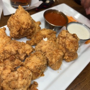 Boneless con salsa buffalo aparte