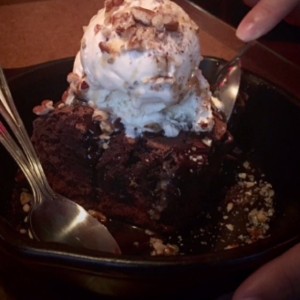 brownie con helado