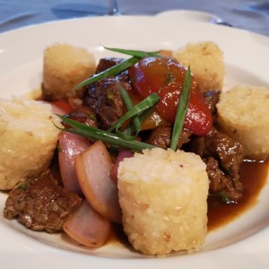 Platos fuertes - Lomo saltado
