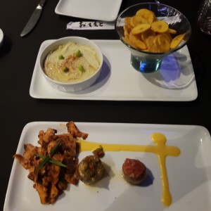  humus de edamame y pulpo anticuchero 