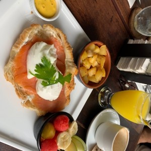 Huevos Benedictinos con salmon