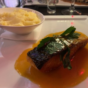Salmon en salsa de maracuya