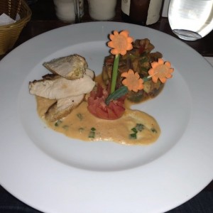 Pollo en salsa jengibre y coco, con ratatouille
