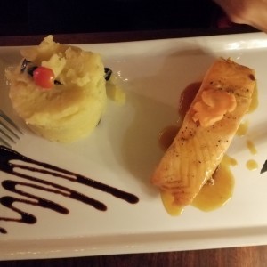 Salmon en salsa de maracuya