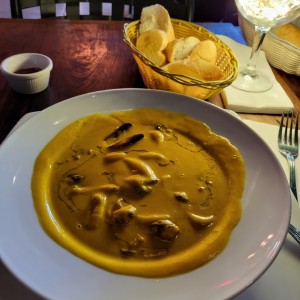 Crema de zapallo con mariscos