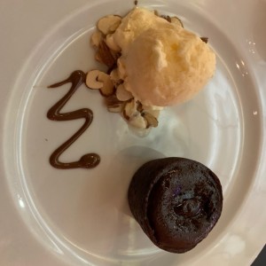 cake chocolate con helado