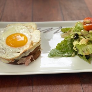 Croque Madame et sa Salade