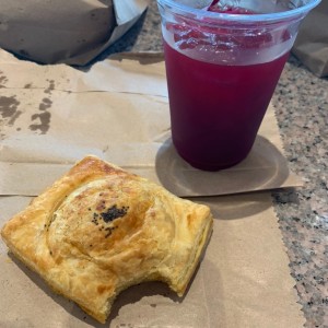 Pastelito de Carne y Jugo