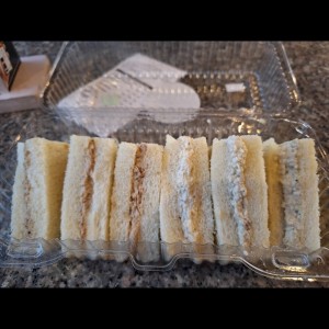 Sandwichitos en pan blanco Tuna, Pollo, Huevo (6 unidades)