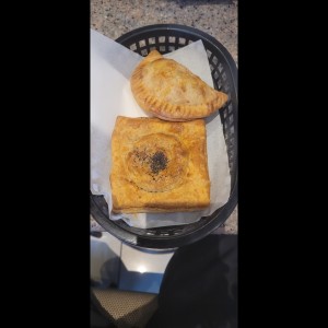 Empanada Cubana y pastelitos carne 