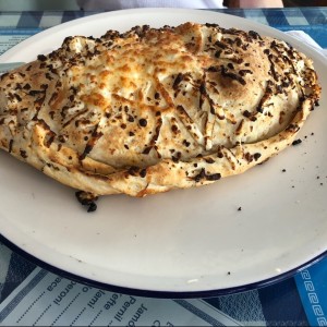 Calzon de pollo con extra de queso Mozzarella