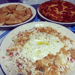 1/2 orden de Ladopsomo c/ pollo y "tzatziki"