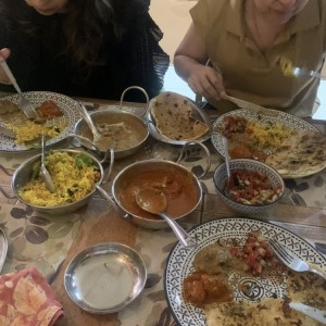Pollo, cordero, arroz, pan, ensalada! EXITO