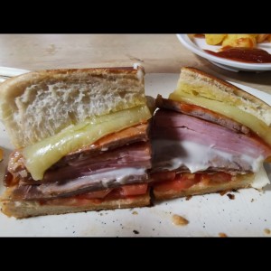 Cubano con queso diferente que ni derrite ???