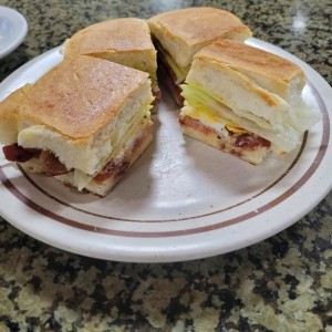 EMPAREDADOS - Tocino y huevo