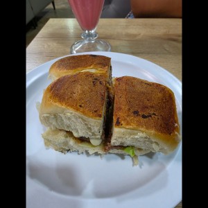 EMPAREDADOS - Emparedado de Hamburguesa