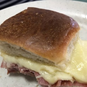 salami con mozarella