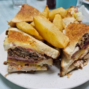 EMPAREDADOS - Club Sandwich