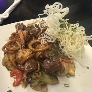 Stir Fried Mar y Tierra