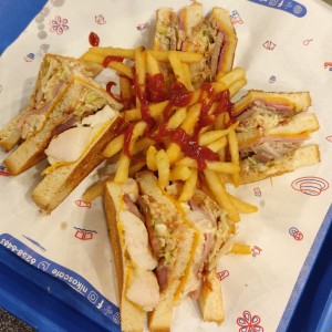 Combo - club sándwich + acompañamiento + bebida