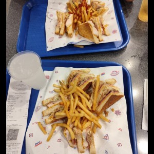 Combo - club sándwich + acompañamiento + bebida