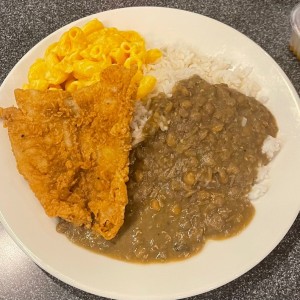 Mac cheese con pollo frito y lentejas
