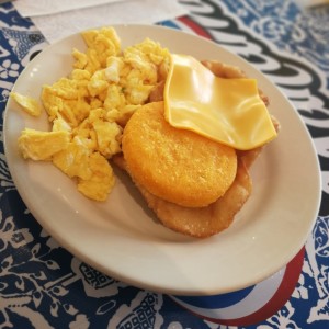 Tortilla queso y huevos revueltos