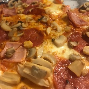 peperonni, jamon y hongos