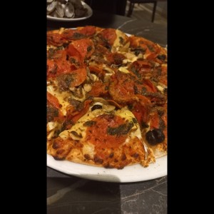 pizza primavera con extra anchoa y pepperoni