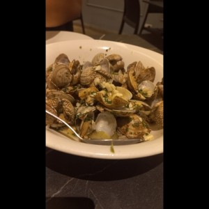 Almejas al Ajillo
