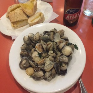Almejas al Ajillo