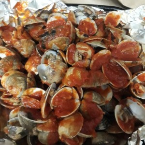 Almejas en salsa roja