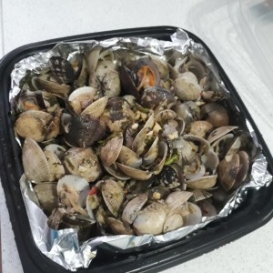 Almejas al ajillo