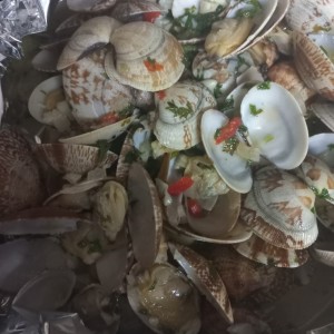 Almejas al Ajillo