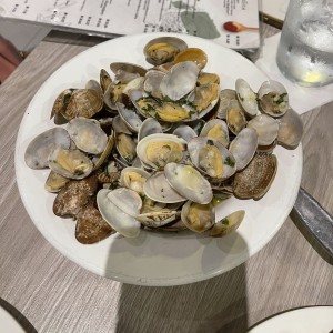 Almejas al Ajillo