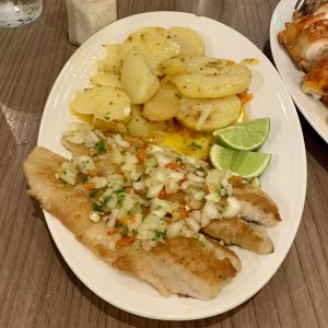 Mariscos - Corvina Al Ajillo con papas