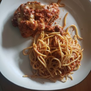 filete a la parmessana con spaguetti (delivery)