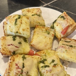 pan con mozarrella entomatado