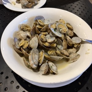 Almejas al Ajillo
