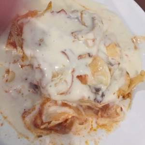 lasagna de pollo en salsa blanca