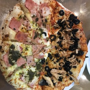 mitad prosciutto, mitad pollo con aceitunas