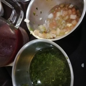 Chimichurri y pico de gallo para la carne