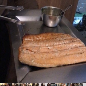 salmon com salsa de maraculla 