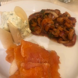 Salmon, shrimp and hearts of palm