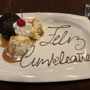 Brownie caliente con helado