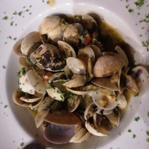 almejas al ajillo