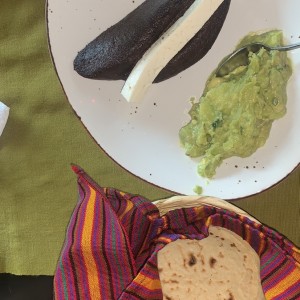 Frijol y Guacamol