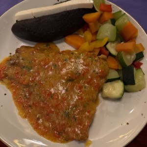 Del Mar - Corvina al Gusto Con Vegetales y Frijoles 