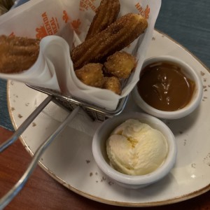 Postres - Churros Reales con extra helado 
